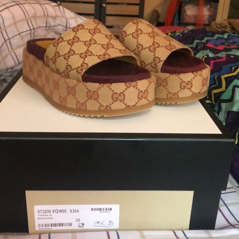 Gucci slides size 5 (35)